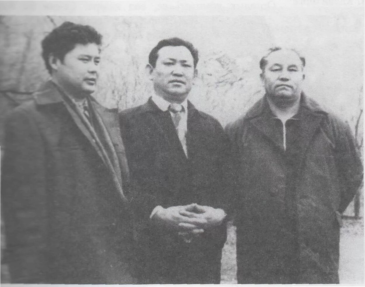 фото каиров муратбек. сайын мұратбеков презентация. сайын мұратбеков презентация. муратбеков «горький запах полыни». сайын.