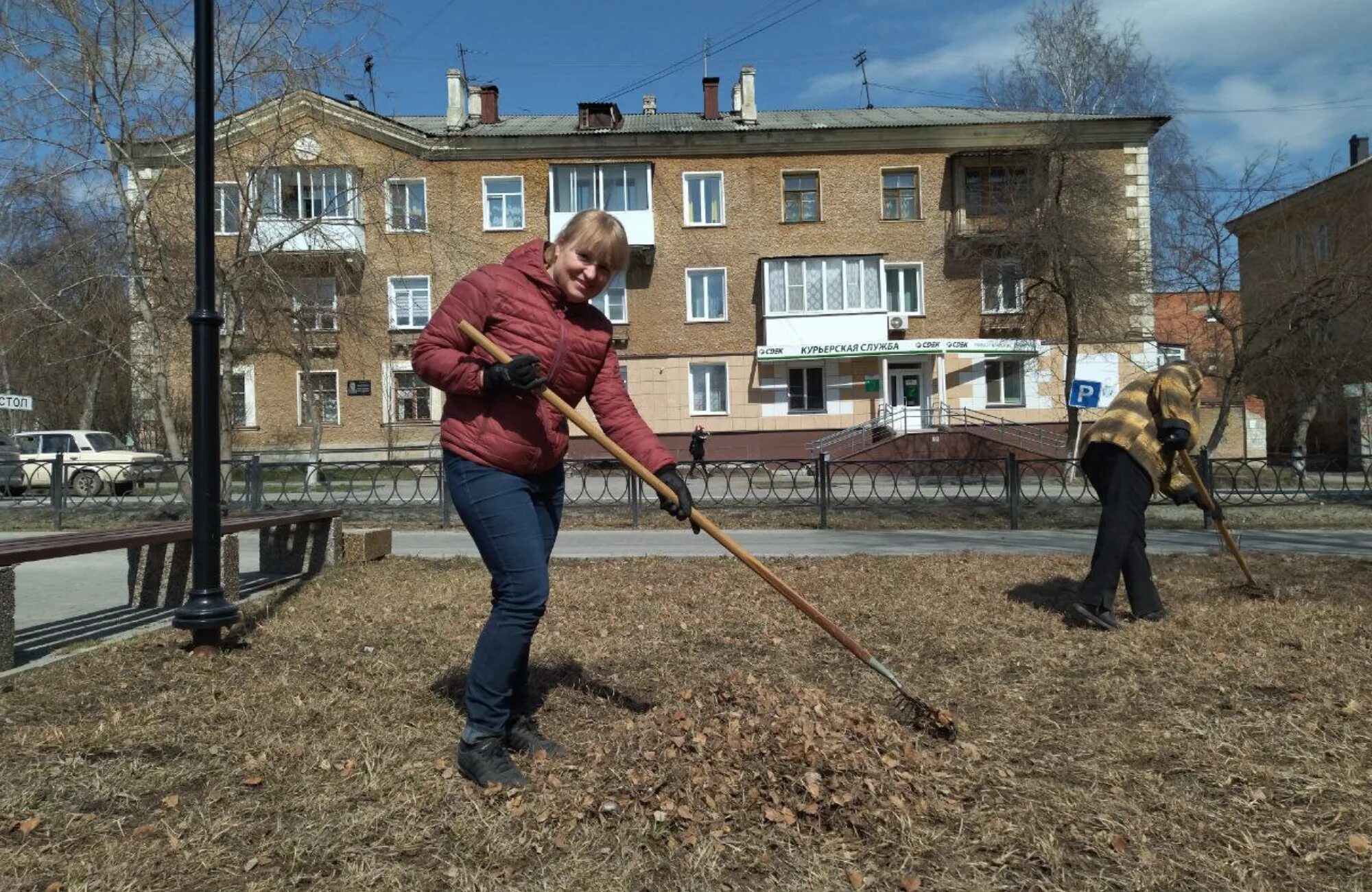 Убираемся на участке. Хорошего субботника. Субботник 2022 Ревда. Площадь субботников. За 1 неделю бригада