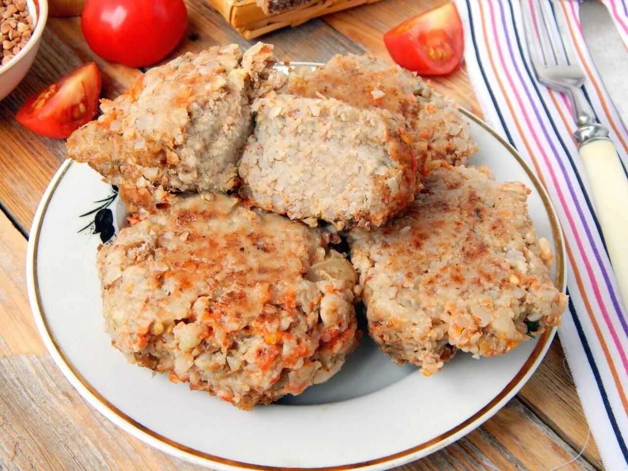 Пошаговый рецепт котлет из гречки. Котлеты из гречки. гречка с котлетой. биточки из гречки. котлеты из гречки с фаршем.