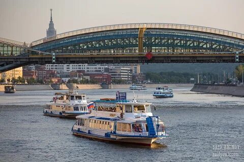 Машина москва река