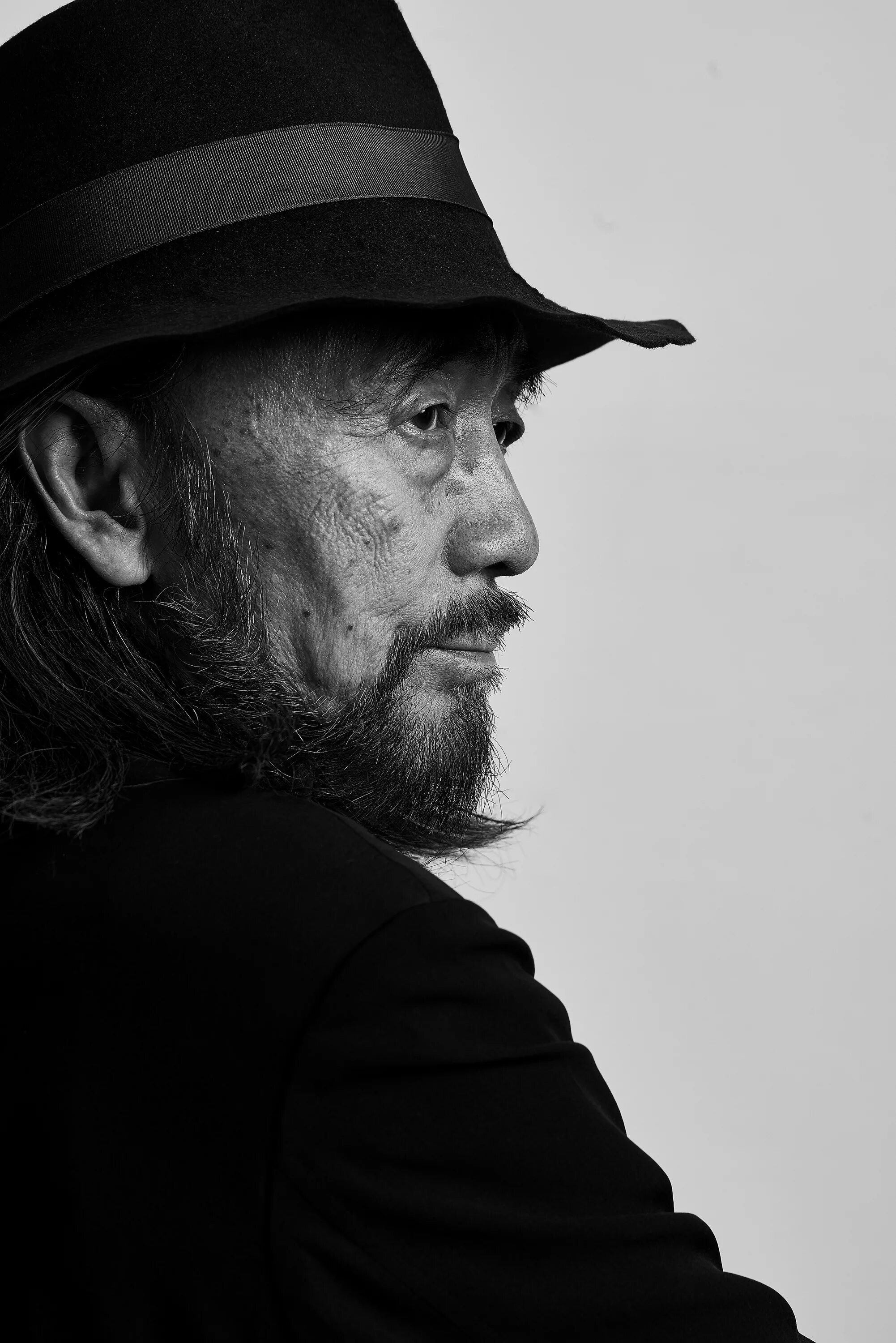 Еджи 20. Ёши ямамото женские духи. Йоджи ямамото 1981. Ёдзи ямамото модельеры. Йоджи ямамото дизайнер.