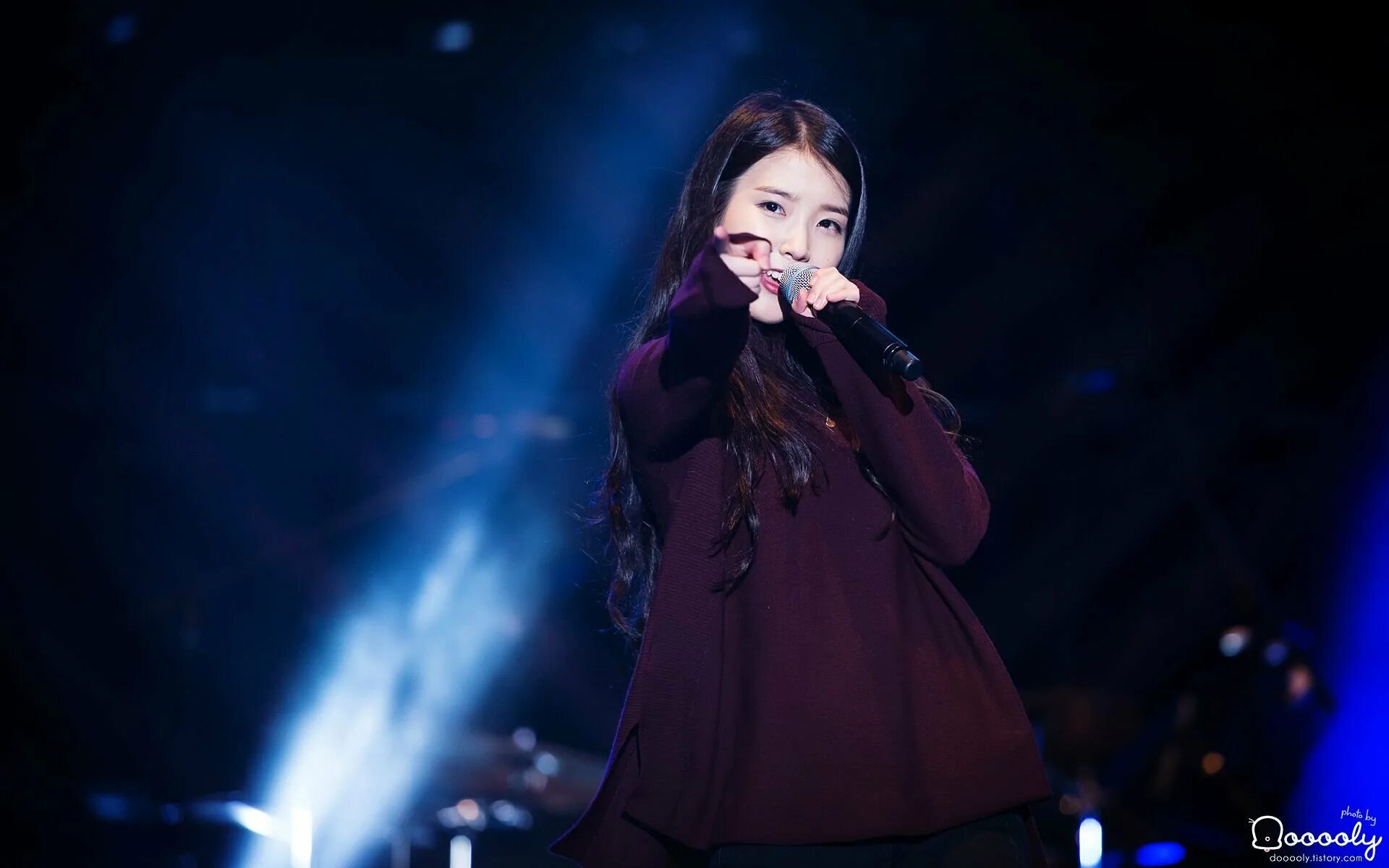 Iu певица фото. Iu айдол. Iu певица. Песня ай ю. Айю blueming.