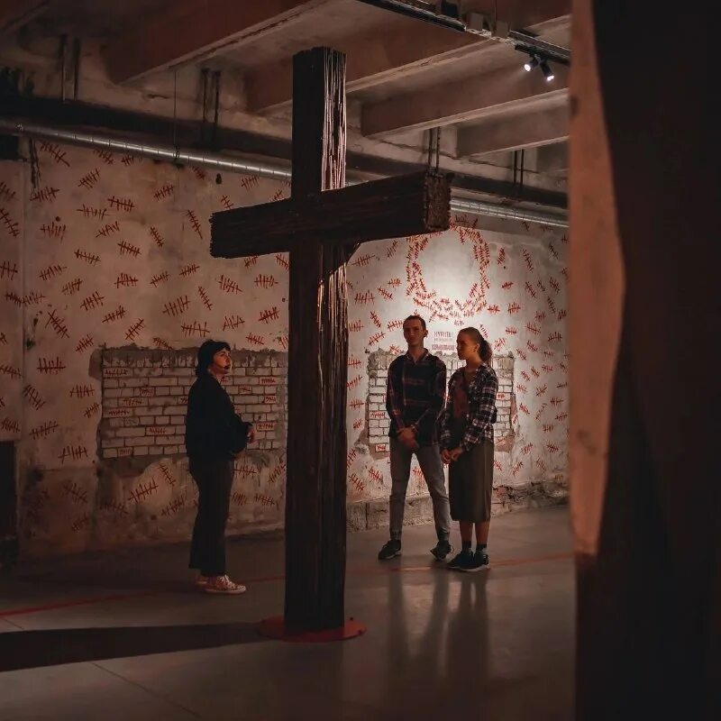 Мгер чатинян художник. Скульптор владимир полянский. Выставка апокалипсис брусницын. Альберт чатинян художник. Выставка апокалипсис санкт петербург.