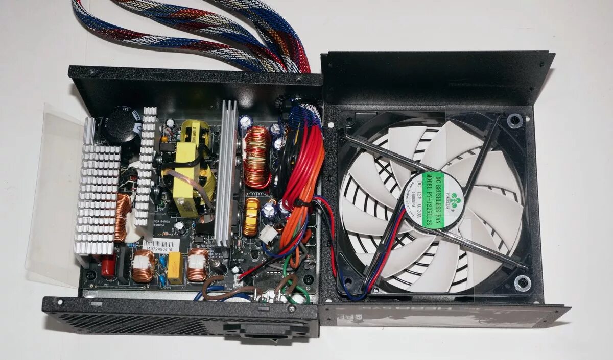 Подключение блока питания deepcool. Хиро 575. блок питания термалтейк 575. hero 575 w. блок для вентиляторов aerocool.