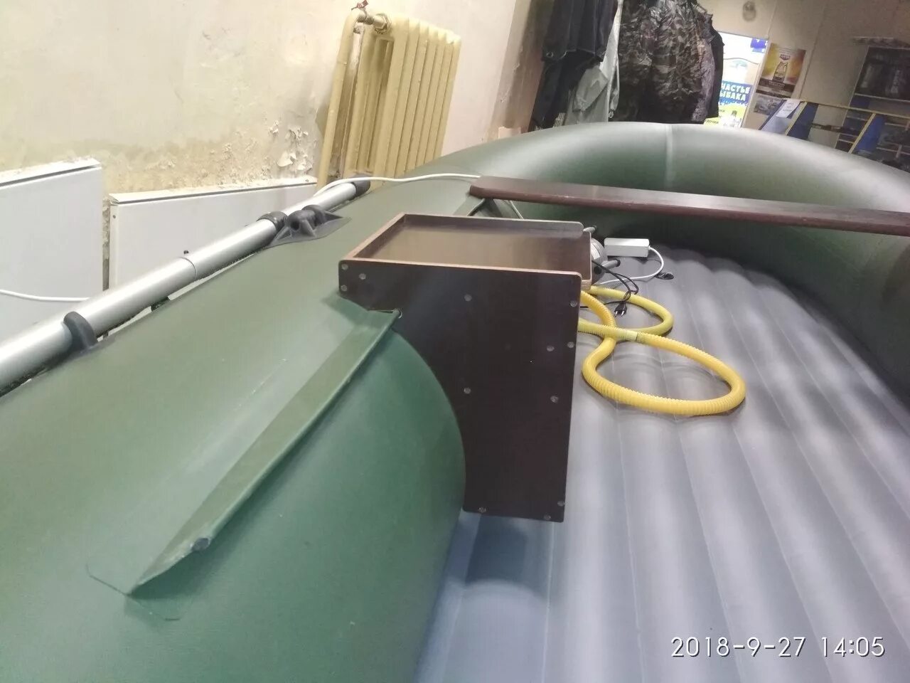 Под эхолот пвх. Лодка аква 2800 столик под эхолот. столик для эхолота на лодку пвх гладиатор е380. столик под эхолот на лодку пвх ривер боатс 370. ликтрос для лодки пвх.