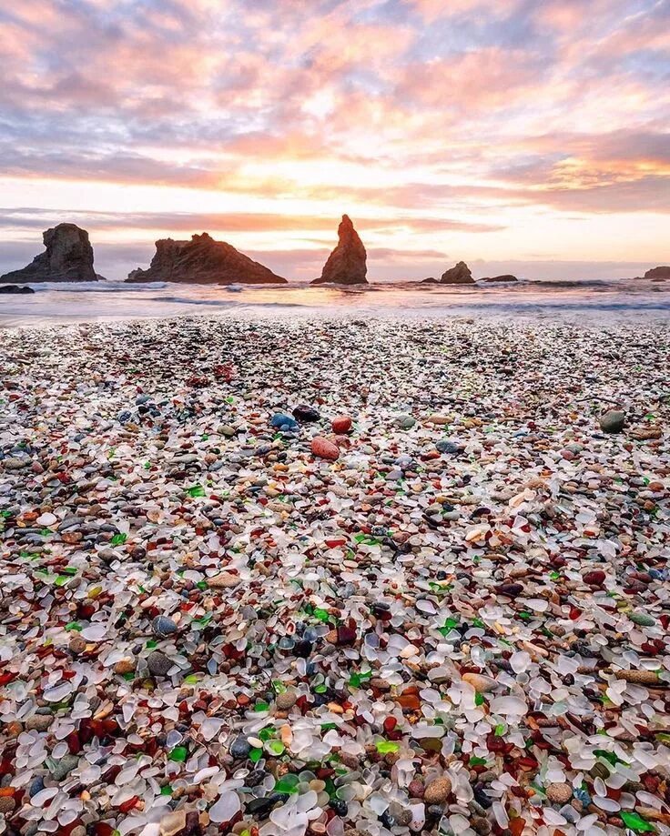 Glass paddle beach. Стеклянный пляж, форт-брэгг, калифорния. Стеклянный пляж, форт-брэгг. Glass kayak. Доска с веслом.