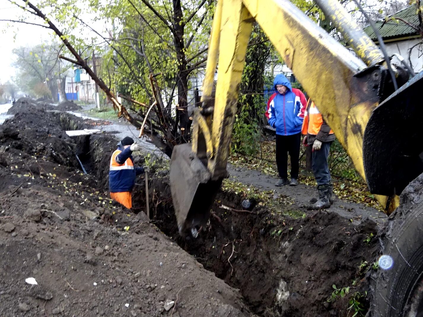 шахты город 1999. вода город шахты. аварии на очистных сооружениях вода в кране. городская авария на водопроводе. труба шахты.