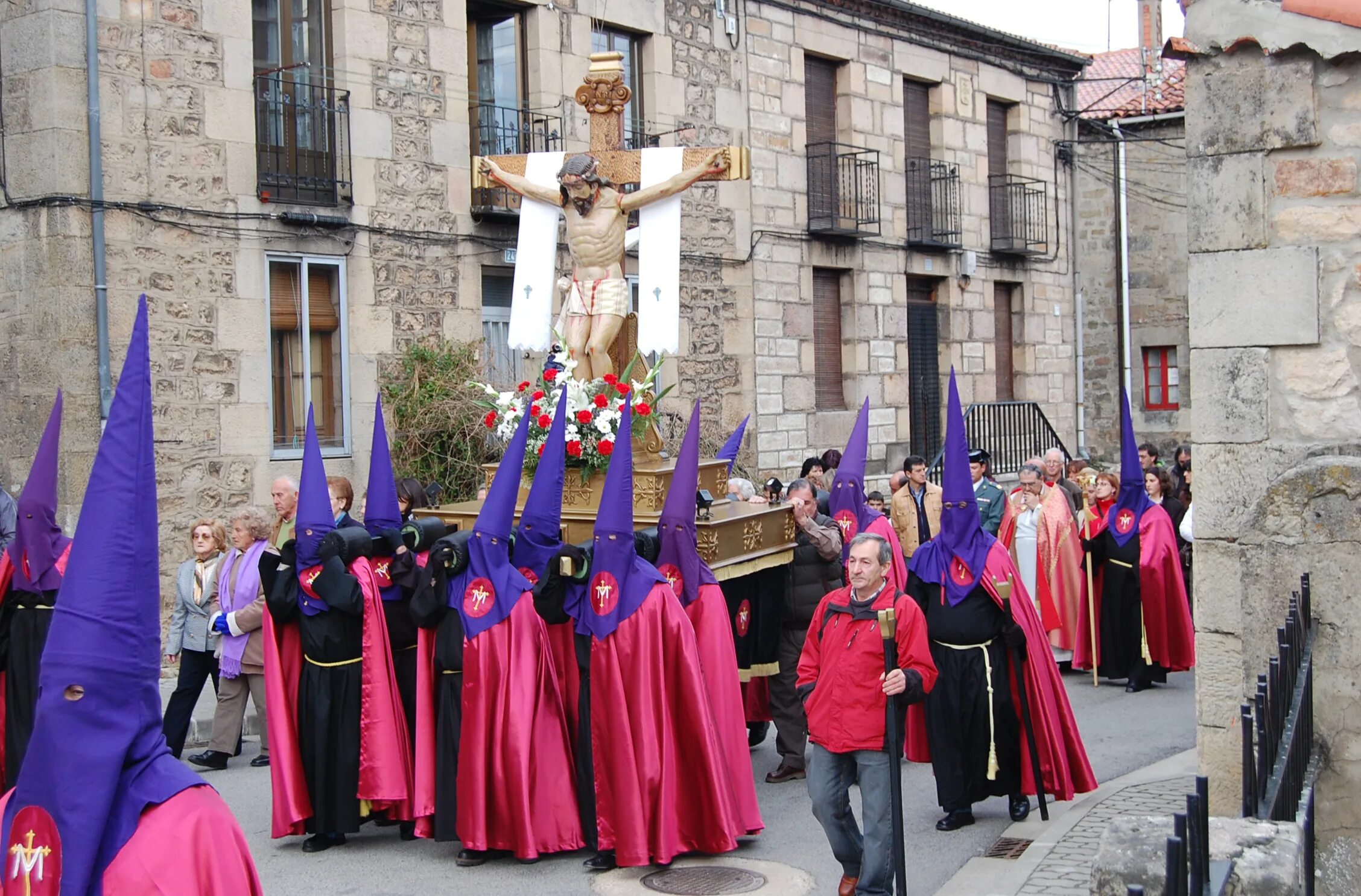 Когда пасха в испании. Семана Санта в Испании. Semana Santa — страстная неделя в Испании. Семана Санта в Испании костюмы. Католическая страстная пятница в Испании.