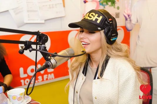 Родина Екатерина радиоведущая. Ханна на радио. Ханна на Love Radio. Радиоведущие радио СПБ