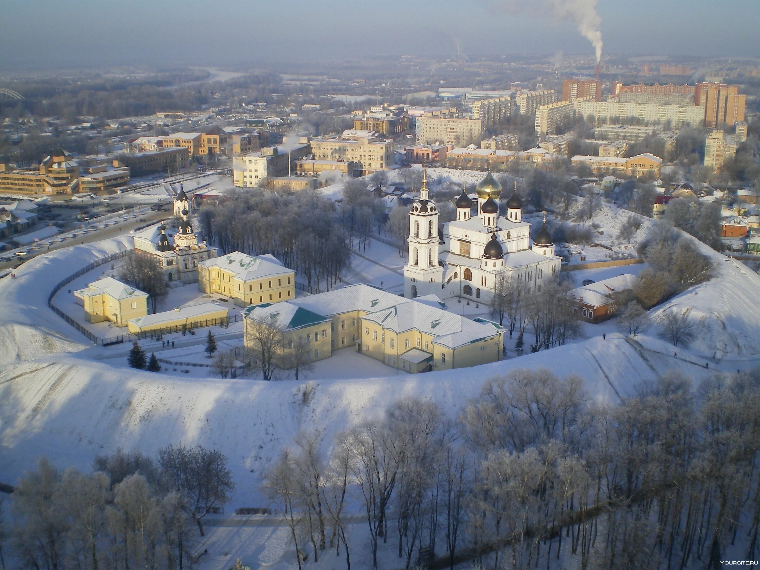 Город на дмитровском. Дмитровский Кремль (музей-заповедник). Дмитров Кремль. Дмитровский Кремль зима музей заповедник. Дмитров город в Московской области.