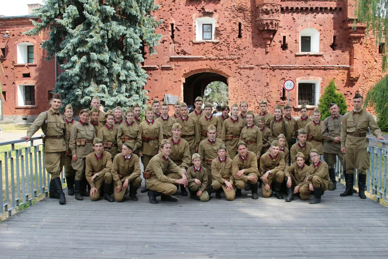 Военно-патриотический клуб крепость. Военные фото города Бреста. Брестская крепость после штурма. Брест военных