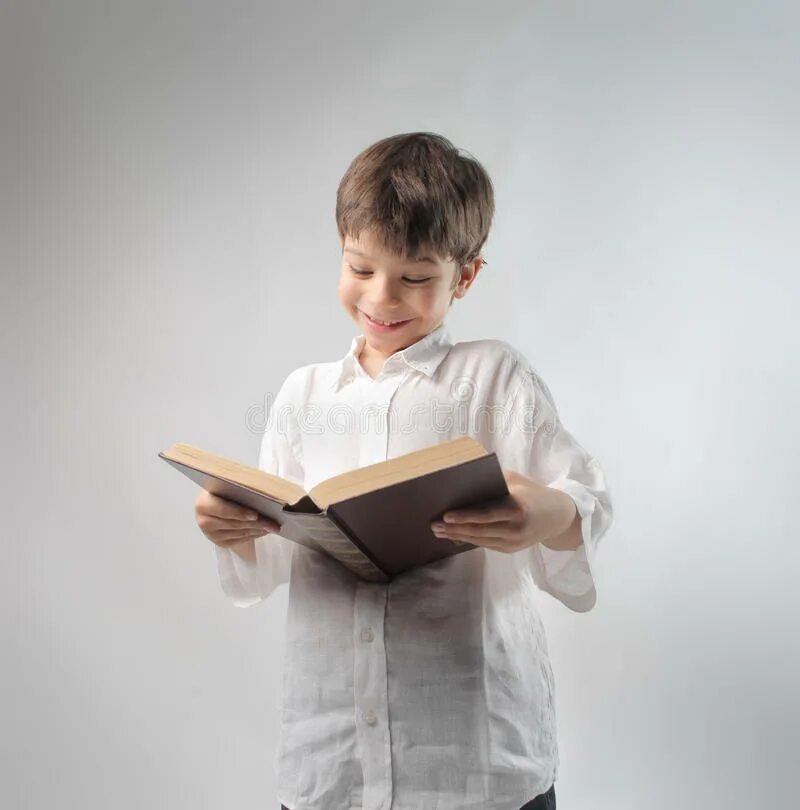 I read a book per month. Скорочтение фото детей. Быстрое чтение ребенок реальное фото. A boy reading a book. Read fast.