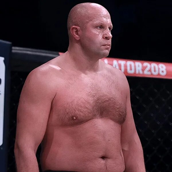 Федор емельяненко с чемпионскими поясами. Боец федор емельяненко. Федор емельяненко мма. Никита михайлов боец. Национальность федора емельяненко.