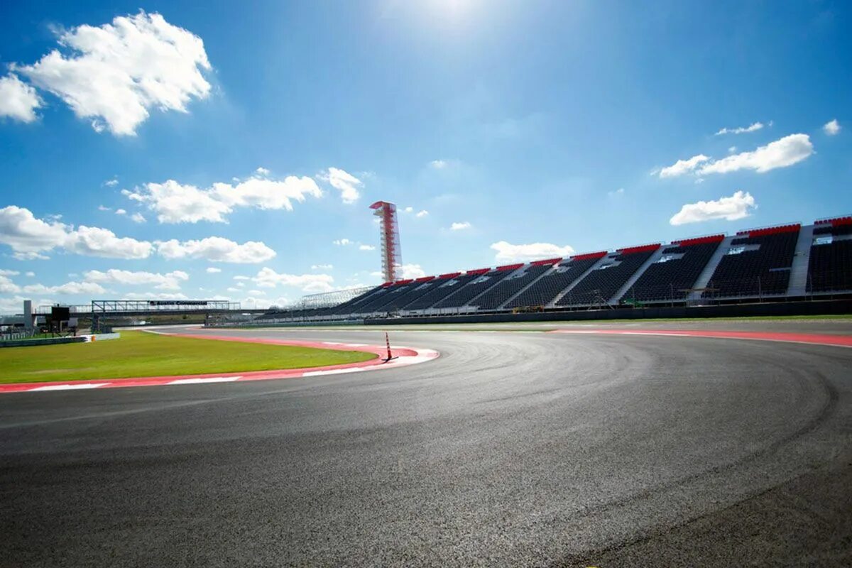 On he track. F1 race track. гоночная трасса. гоночные трассы. гоночный стадион.