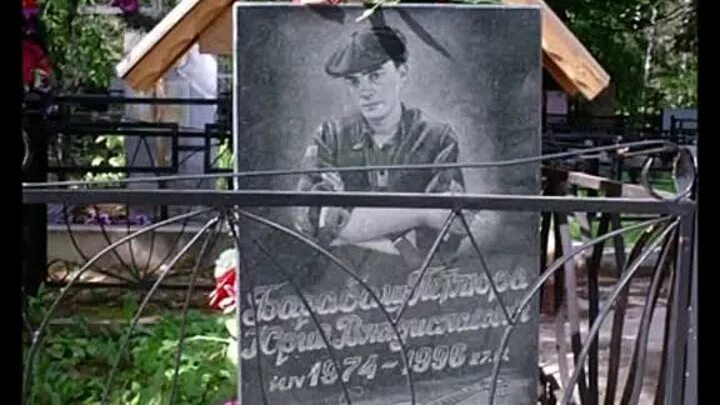 Могила петлюры юрия барабаша. Похороны петлюры. Петлюра барабаш могила. Могила петлюры. Похороны петлюры.