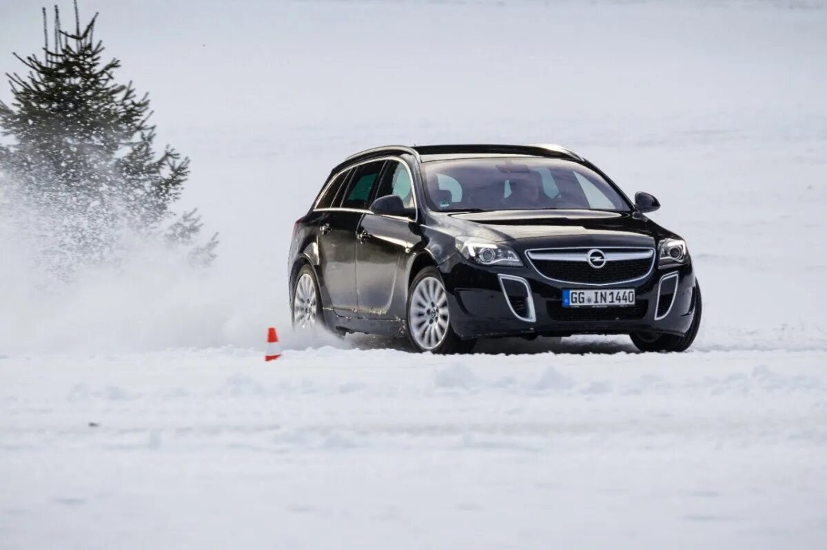 Opel полный привод. Опель Инсигния полный привод. Opel Insignia OPC Sports Tourer. Опель Инсигния универсал полный привод. Opel Insignia Sports Tourer полный привод.