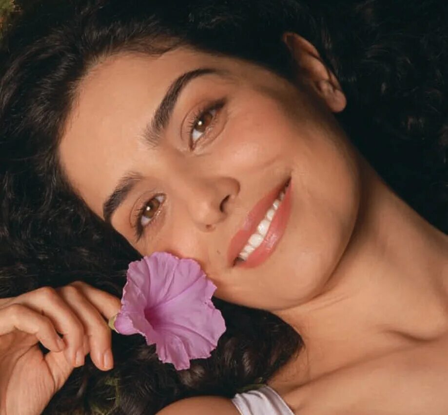 Латифа клон. Летисия сабателла латифа. Латифы актриса. Летисия сабателла клон латифа. Летисия сабателла клон латифа.