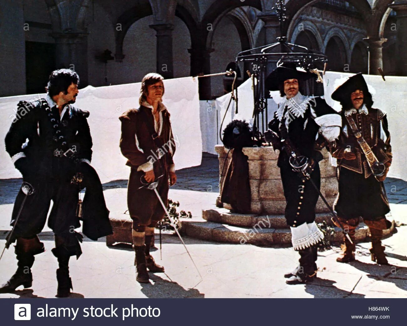 Три мушкетера 1979. Оливер Рид три мушкетера. The three Musketeers 1973. Д Артаньян и три мушкетера 1979.