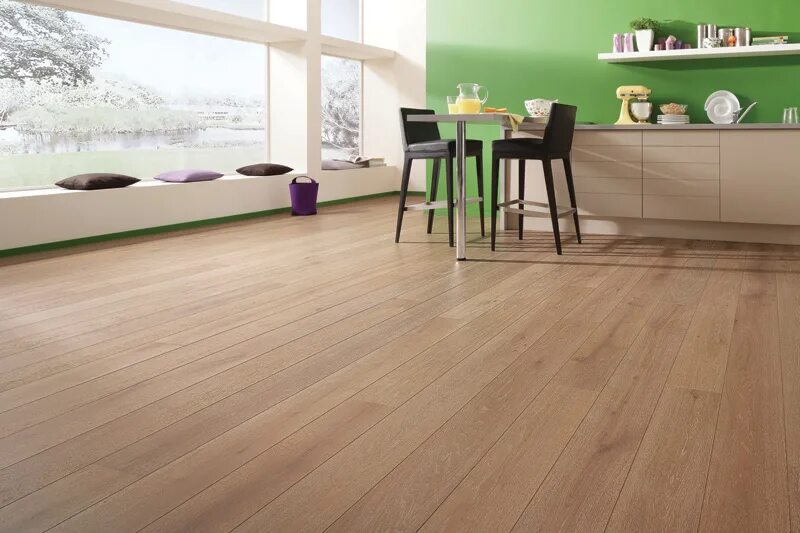Flooring show. Flooring show. Floor is natural oak strip hardwood. Стенды для напольных покрытий. Дуб северный пвх laminate flooring.