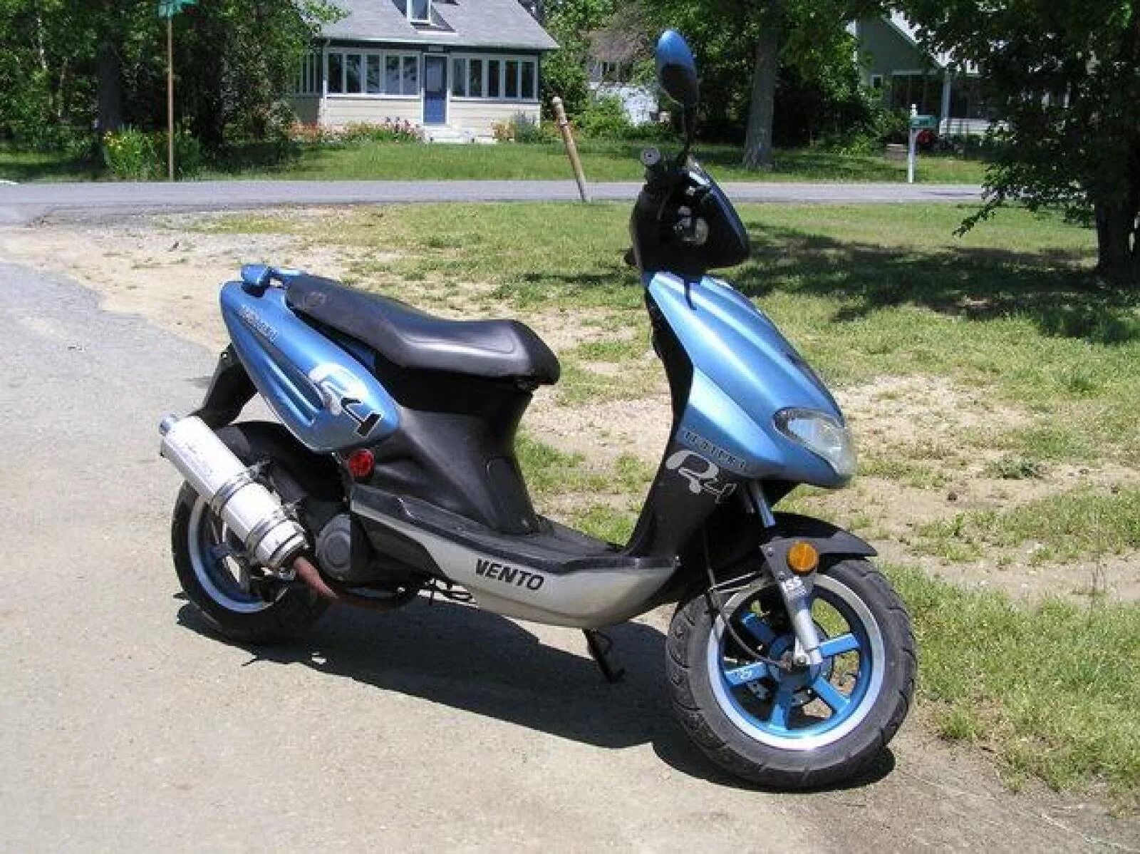 Скутер vento triton r4. Скутер тритон 50 кубов. Скутер венто тритон р4. Vento triton r4. Скутер тритон.