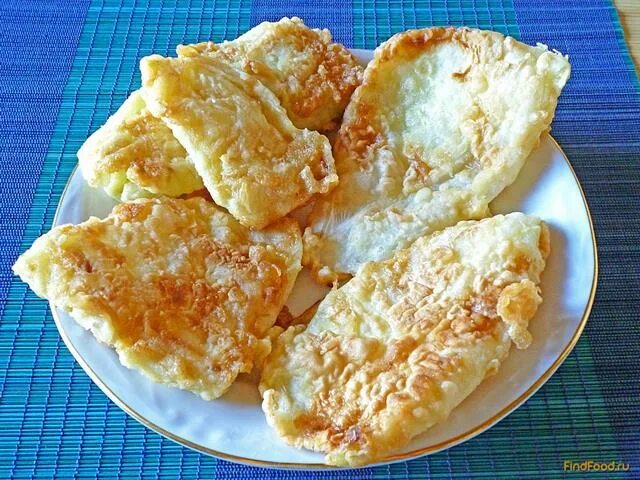 капустные конвертики в кляре. пекинская капуста в кляре. листья капусты в кляре на сковороде. рецепт листья капусты в кляре. капуста в кляре белокочанная в духовке.