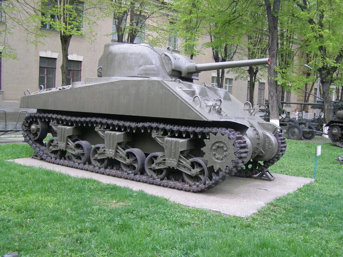 Первая м четвертая а. Танк Шерман м4а2. Шерман м 2. Sherman m4a2 75mm. М4а2 танк.