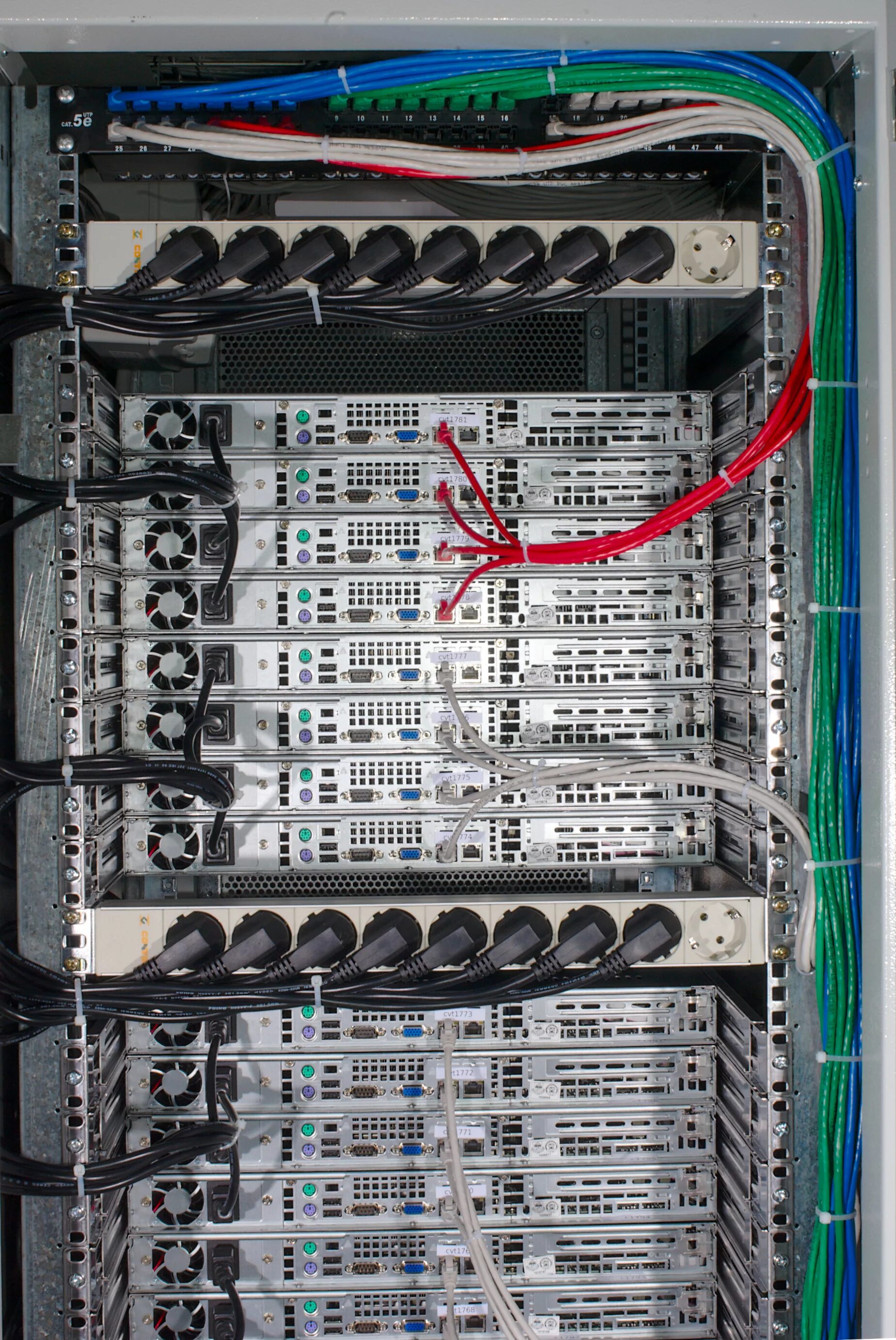 красивый ввод. поле ввода. красивый ввод. водоснабжение дома из скважины. красивый ввод.