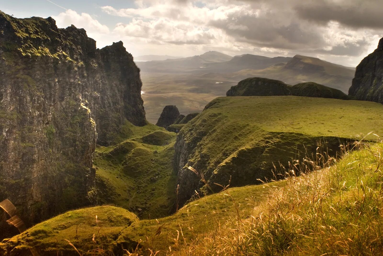 4 холма. Зеленые холмы Шотландии. Грин холмы Шотландии. Шотландия зеленые Долины. Бен-Невис Северо-Шотландское Нагорье.