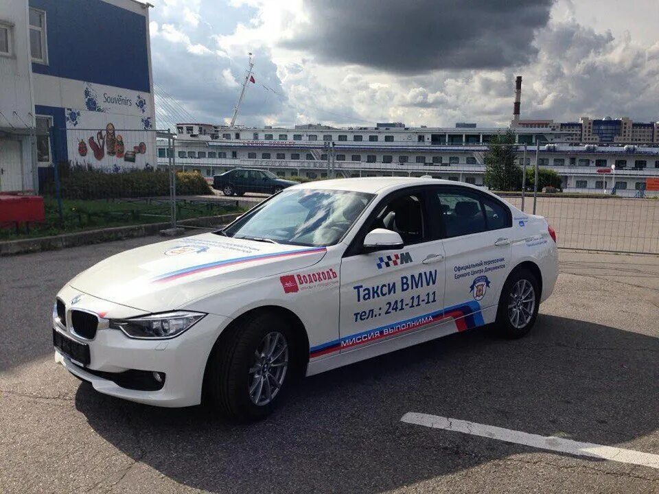 Такси бмв москва. Такси bmw e90. Такси бмв. Бмв х6 такси. Bmw 3 для такси.