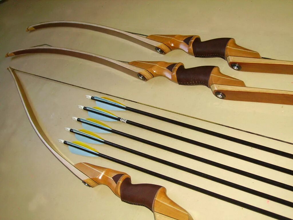 Купить лаки стрелы. Стрелы для арбалета охотничьи д067в6. Лук и стрелы из дерева. Самодельный лук.