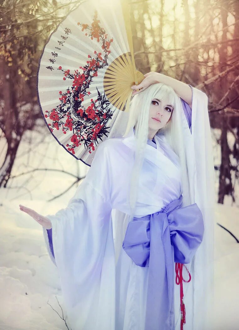 White cosplay. Вансянь кимоно косплей. Шизука Хио косплей. Косплей с белыми волосами.