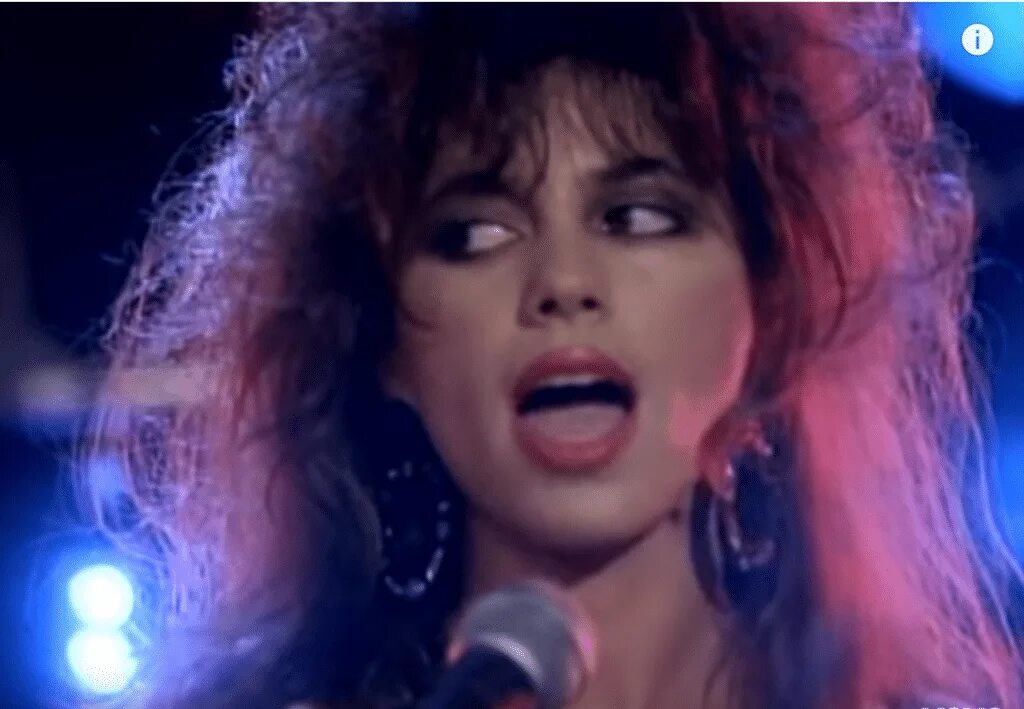 Susanna Hoffs 2022. The Bangles. 02 - The Bangles - walk like an Egyptian. Bangles – walk like an Egyptian Single. Bangles walk like