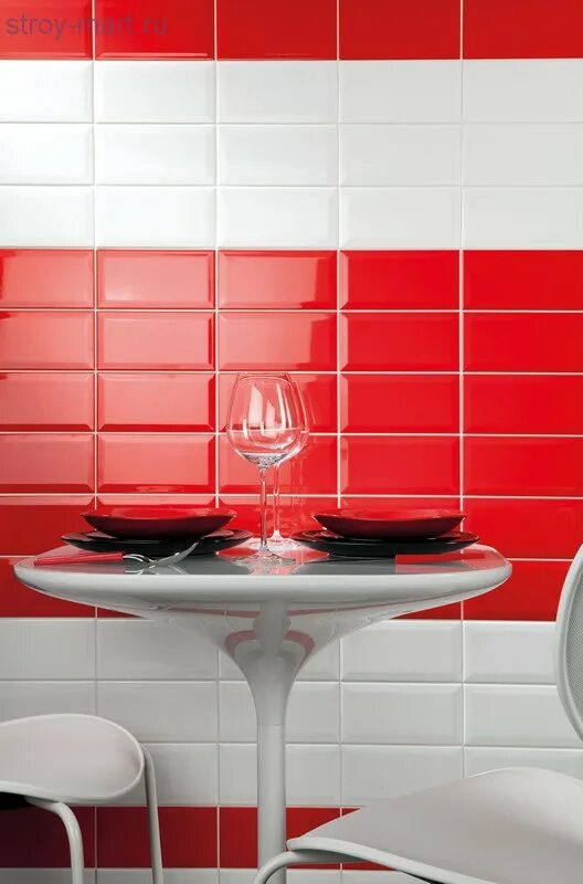 Красная плитка в ванной plitka vanny ru. Керамическая плитка 10 на 10. Красная плитка. Красная плитка для ванной. Красная глянцевая плитка.