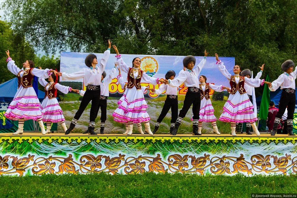 Сабантуй татарский праздник. Национальные праздники народов России Сабантуй. Сабантуй татарский праздник для детей. Татарские народные праздники. Игры татаров