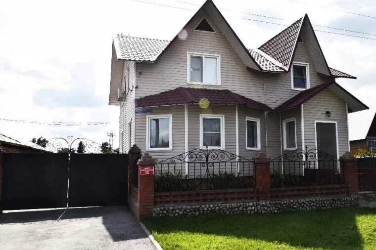 Частный дом новосибирск. Коттеджи в городе обь новосибирск. Частный дом новосибирск. Коттеджи в новосибирске. Дом частный городе в новосибирске.