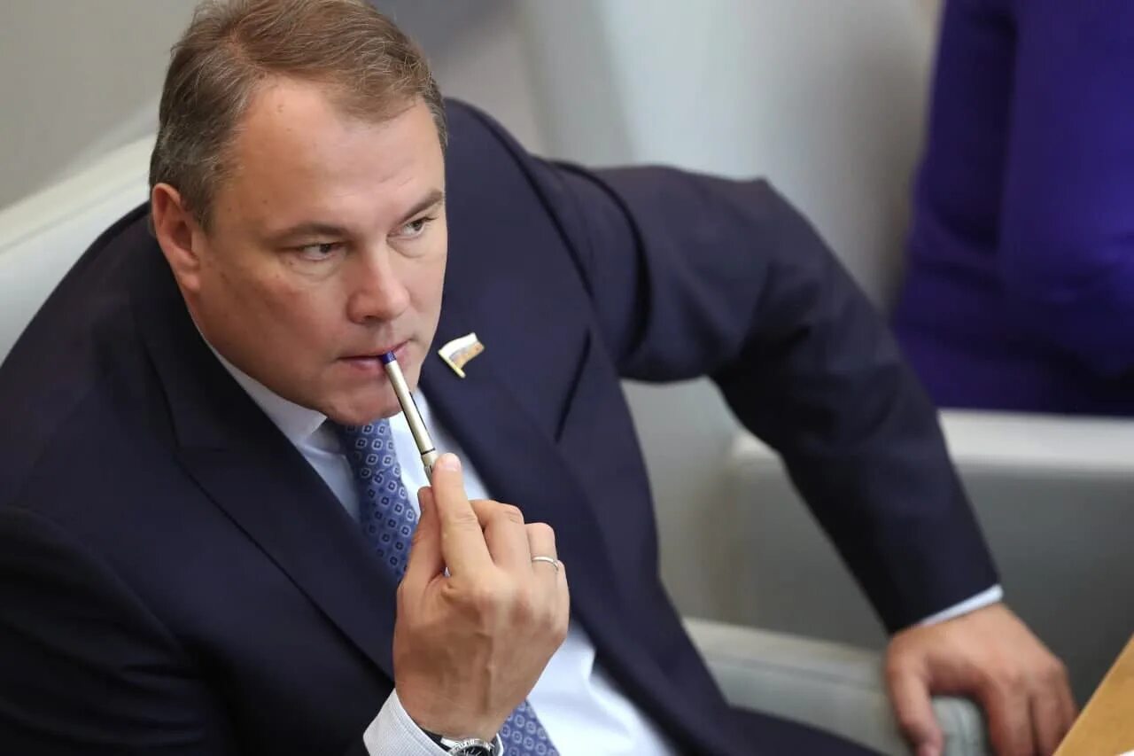 Вице спикер думы. Вице-спикер госдумы петр толстой. петр толстой госдума. депутат толстой петр олегович. заместитель председателя госдумы петр толстой.