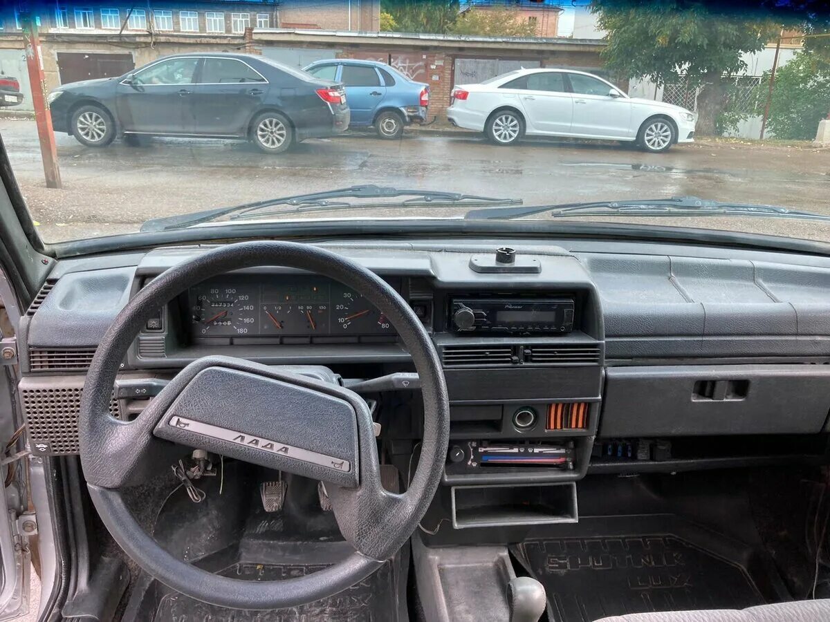 125 двигатель ваз. Ваз 21099 1. Ваз 21099 серебристая 2002. Ваз 21099 серебристо голубой. Ваз 21099 инжектор.