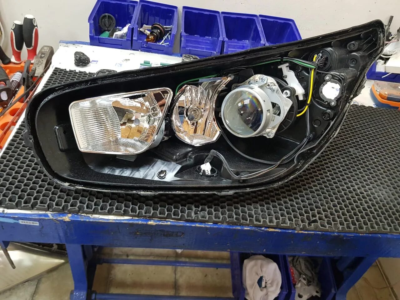 Установить лед линзы. Би лед линзы киа сид 2. bi led линзы kia ceed jd. би лед линзы на киа сид jd. установка bi led линзы в фары kia ceed.