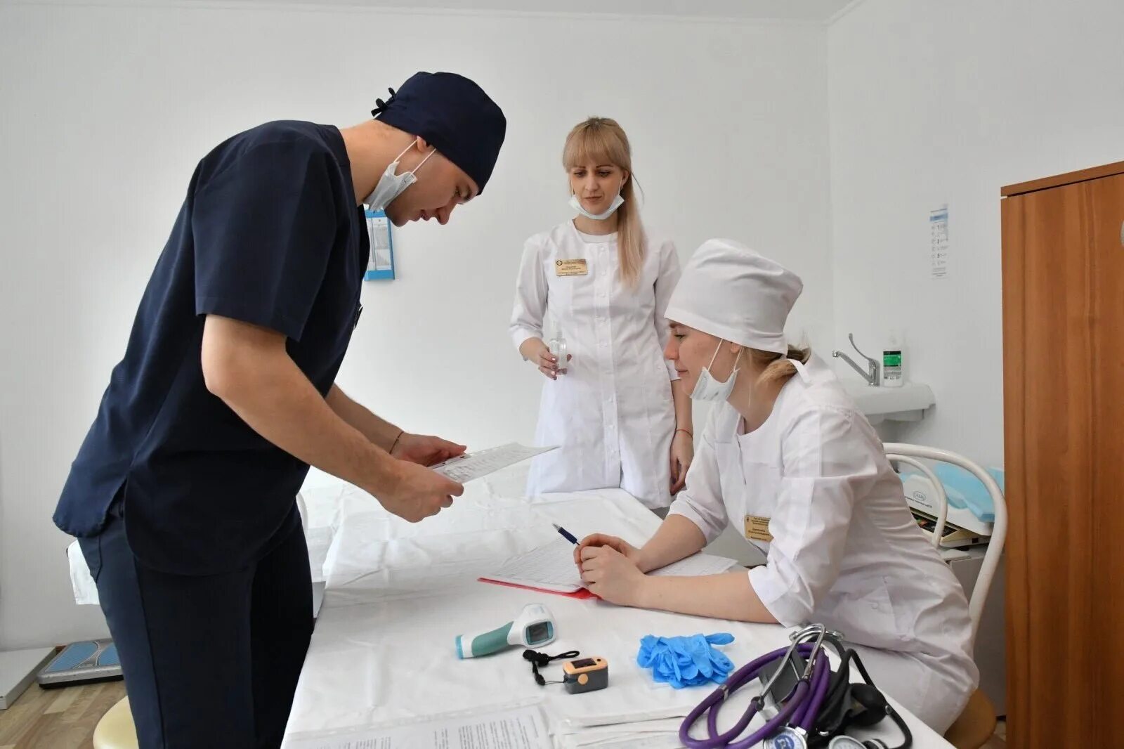 Гуманитарная помощь. Работа в госпитале вакансии для женщин. Работа в госпитале вакансии для женщин. Военные врачи (военные госпитали красноярского края). Медсестры в ковид госпиталь.