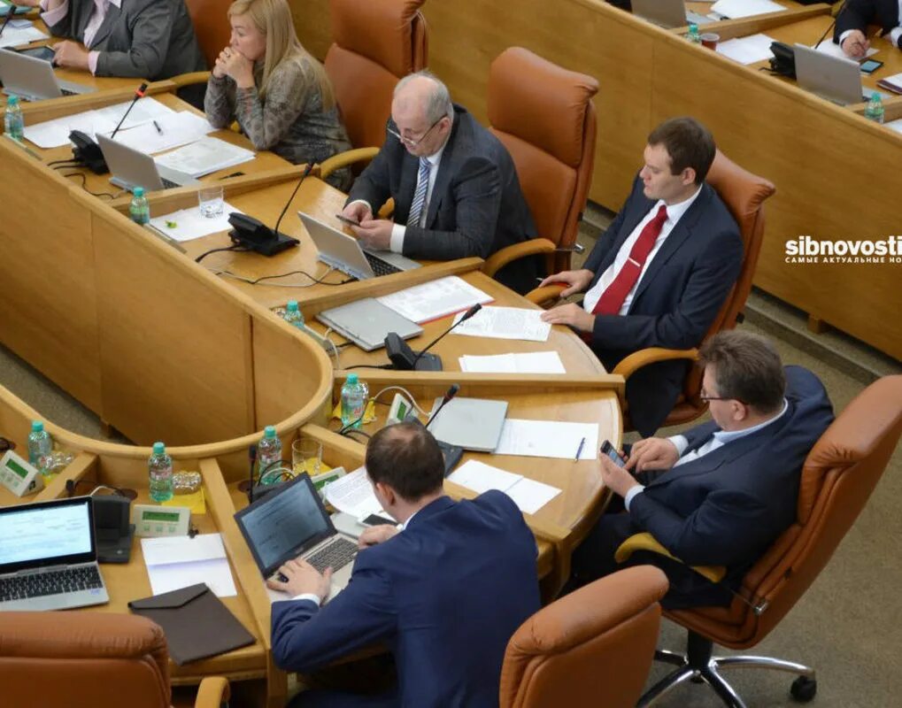 сми красноярск. правительство красноярского края власть. красноярские чиновники. лапшин красноярский край. татьяна мыкало заместитель министра финансов красноярского края.