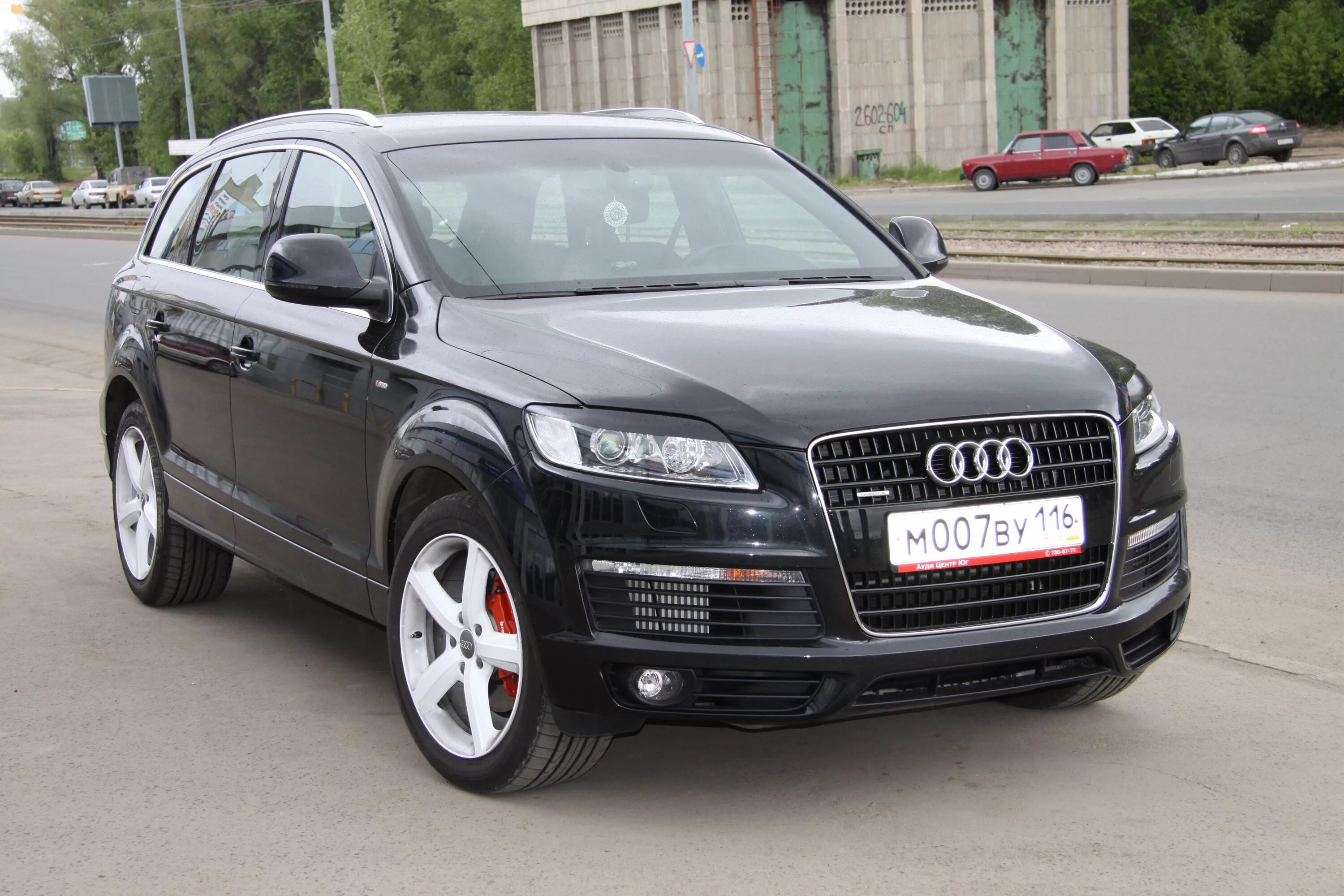 Купить ауди ку 7 в россии. Audi Audi q7. Audi q7 2009. Audi q7 2007. Audi q7 2000.