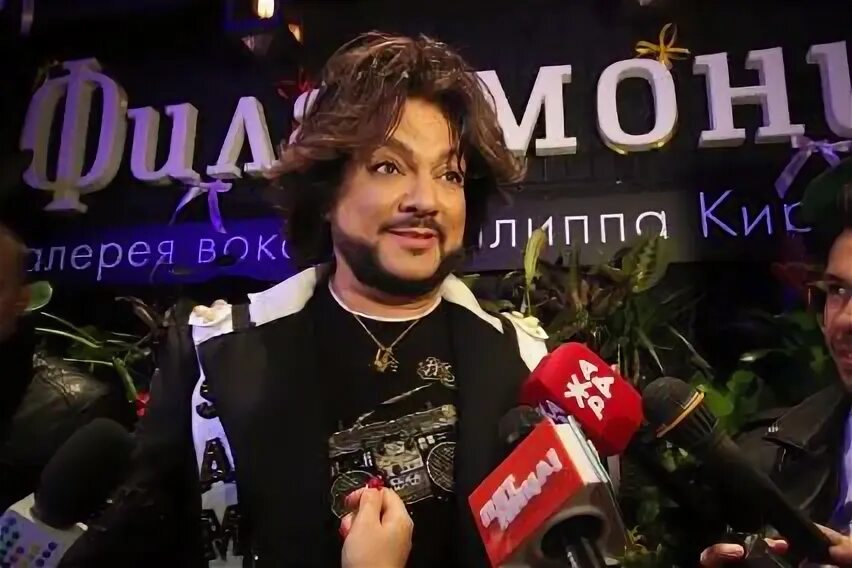 Киркоров и орбакайте. Филармония караоке киркоров. Филармония киркоров. Киркоров в ресторане. Филармония киркорова.