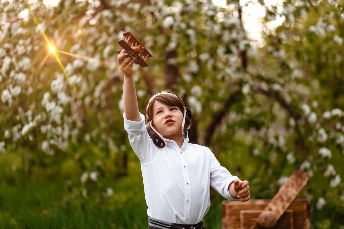 Мечта картинки. Наши детские мечты. Детские мечты сценарий. Сказочные семьи. Мальчик с корабликом.