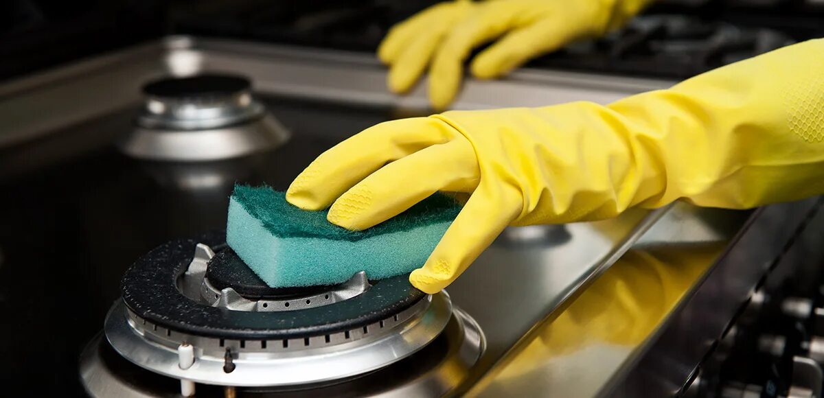 Мытье газовой плиты. Мыть решетку газовой плиты. Мытье газовой плиты. Как правильно мыть газовую плиту. Чистка газовой плиты.