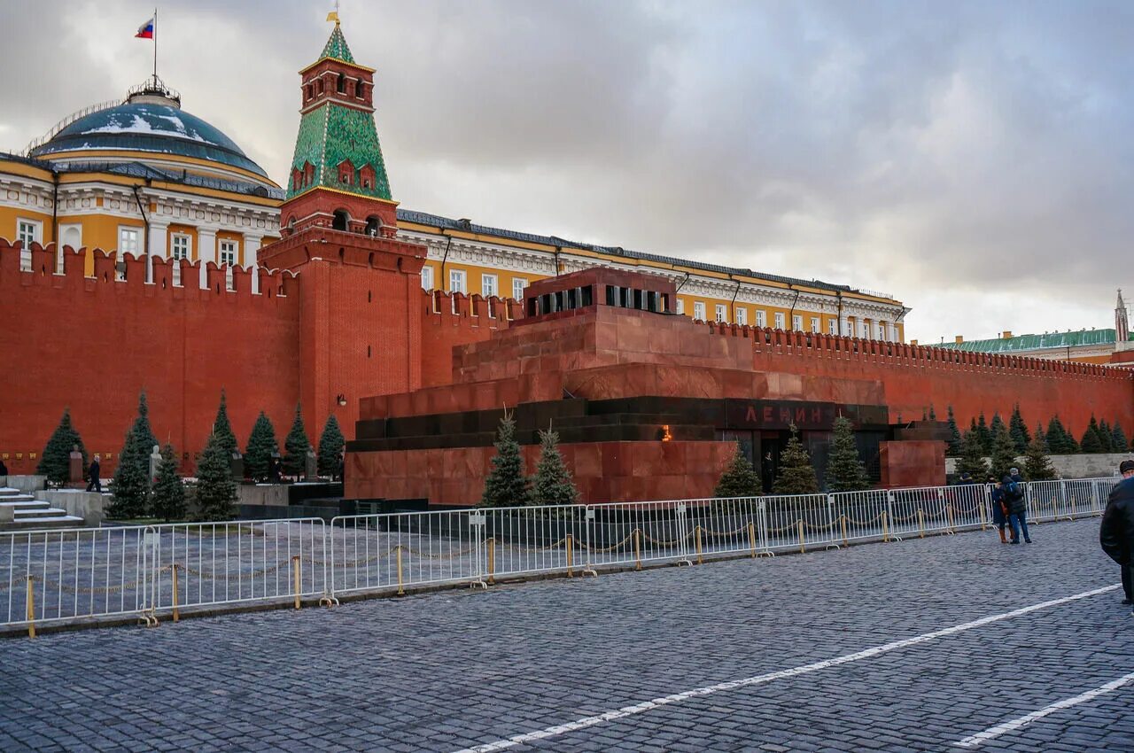Мавзолей в.и Ленина на красной площади в Москве. Почетный караул у мавзолея Ленина. Фото мавзолея на красной площади. Вынос ленина из мавзолея 2024