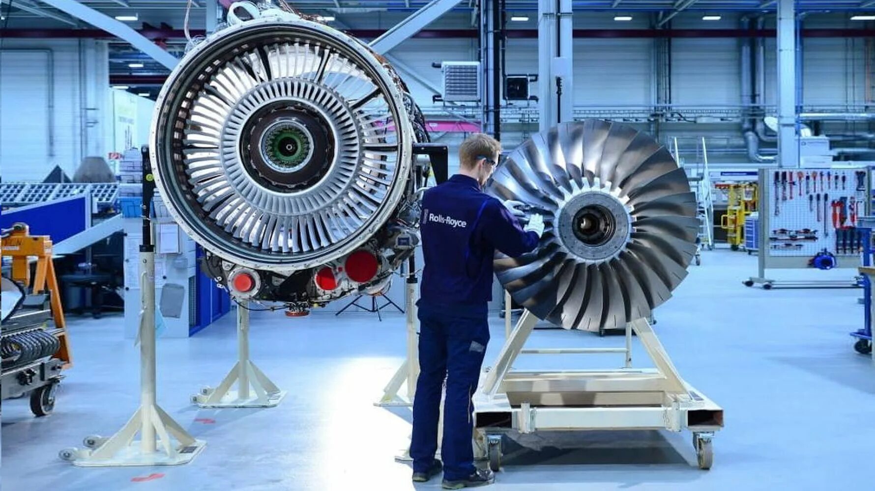 Авиационные двигатели производители. Двигатель Rolls-Royce Pearl 15. Rolls Royce aircraft engines. Поставка авиадвигателей. Авиадвигателей Rolls Royce где установлены.