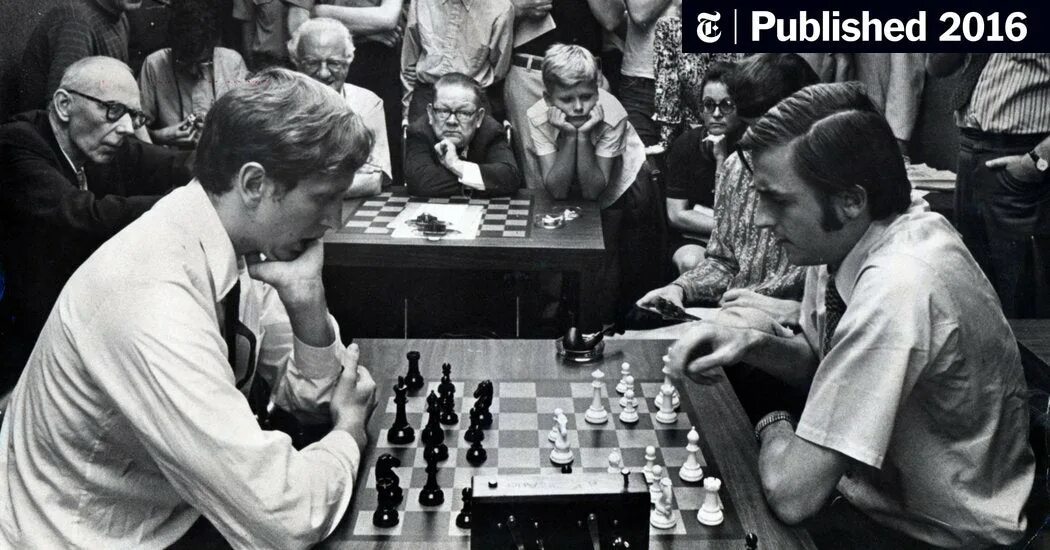 Самые лучшие шахматисты в истории. Кружок шахматы фото. Бобби Фишер смотрит на шахматную доску. Chess great photo.