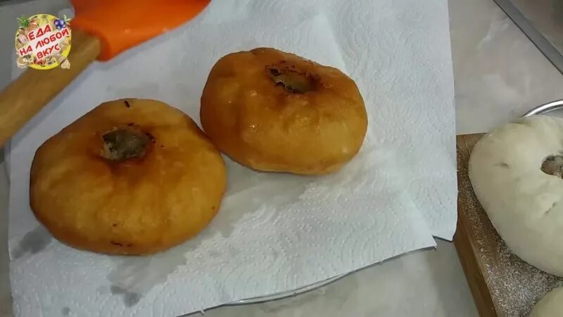 Мясо для беляшей рецепт сочный. Беляши с соком внутри. сочный беляш девушки. беляш был не очень. беляши от катрин байер видео.