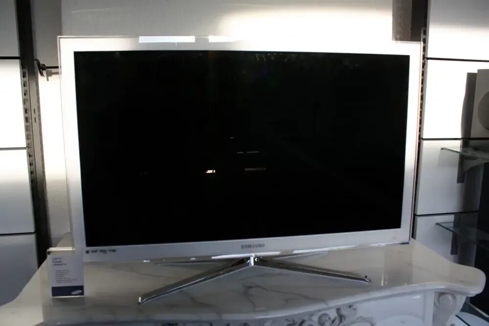 Телевизор самсунг 2010. Samsung TV 2010. Телевизор самсунг 32 дюйма 2007 года. Телевизор Samsung 32 дюйма 2009 года. Samsung LCD 2009 40 inch.