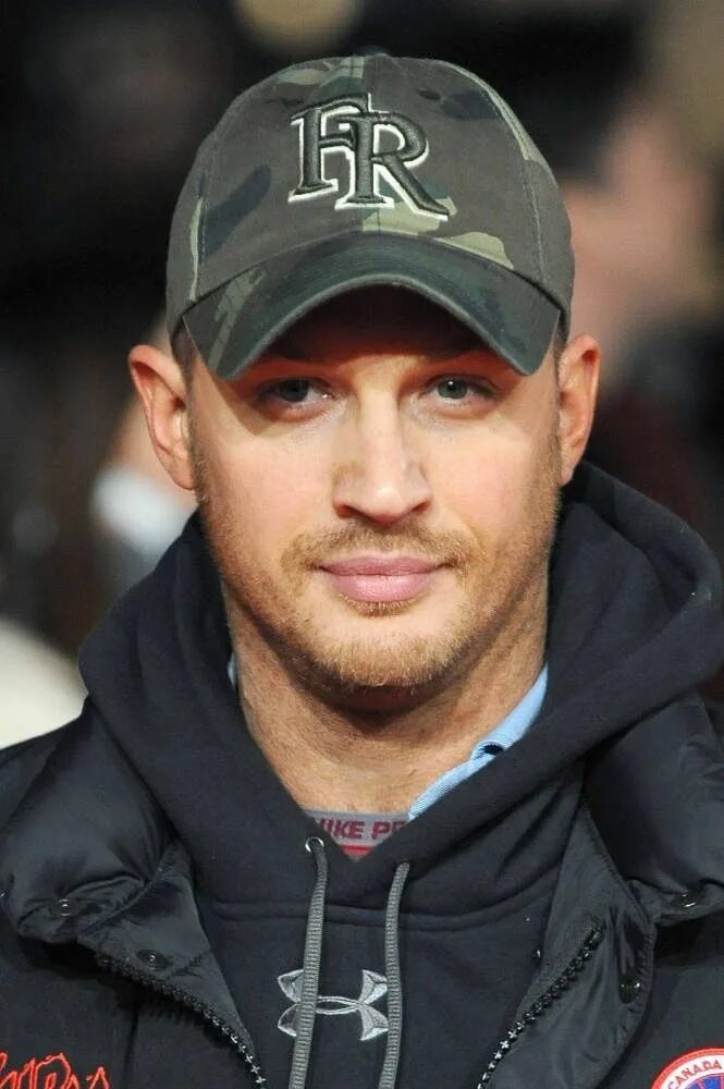 Tom Hardy. Фото Тома Харди. Tom Hardy 2012. Том Харди в кепке. Томми харди